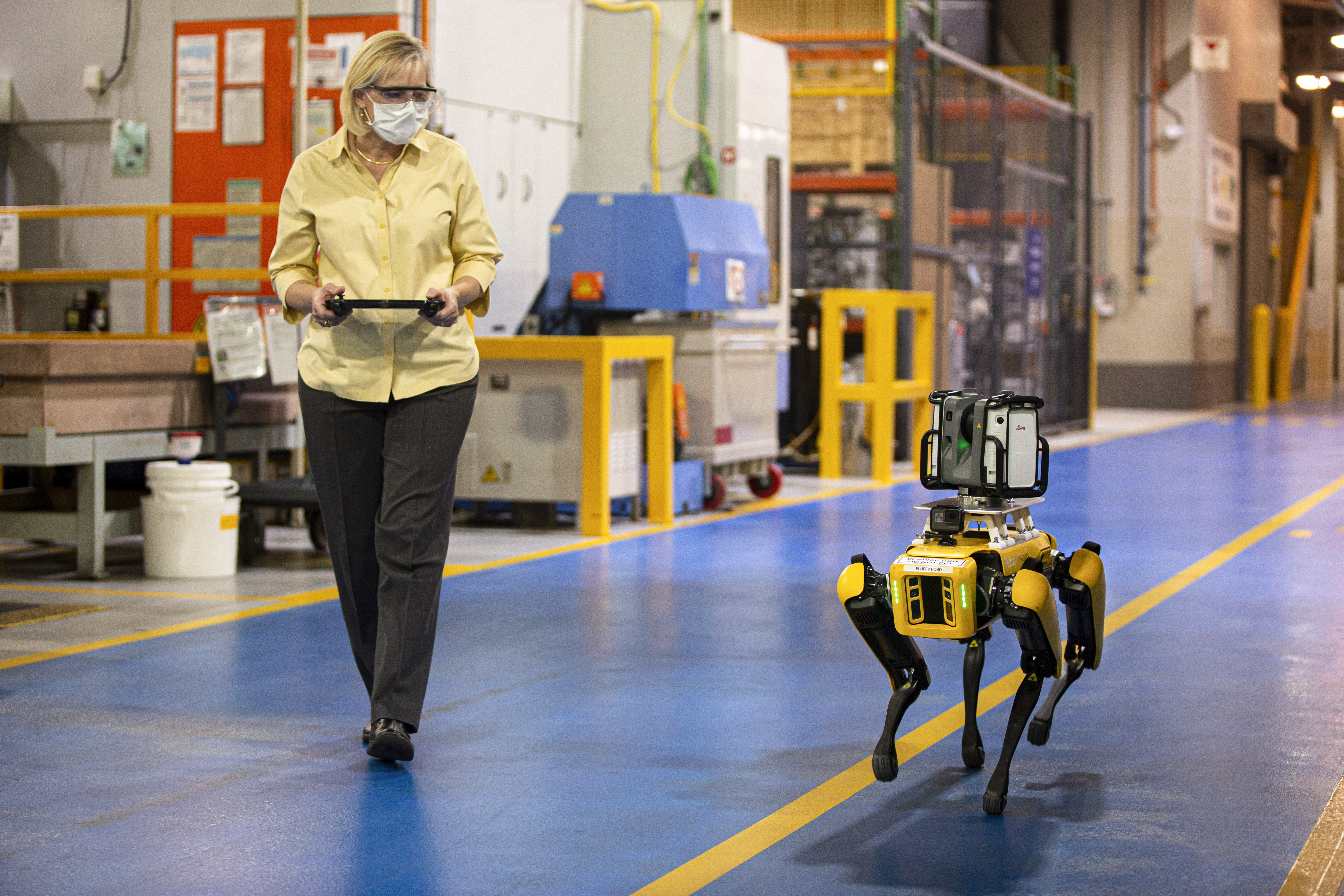Ford experimenta con robots escaneado de plantas