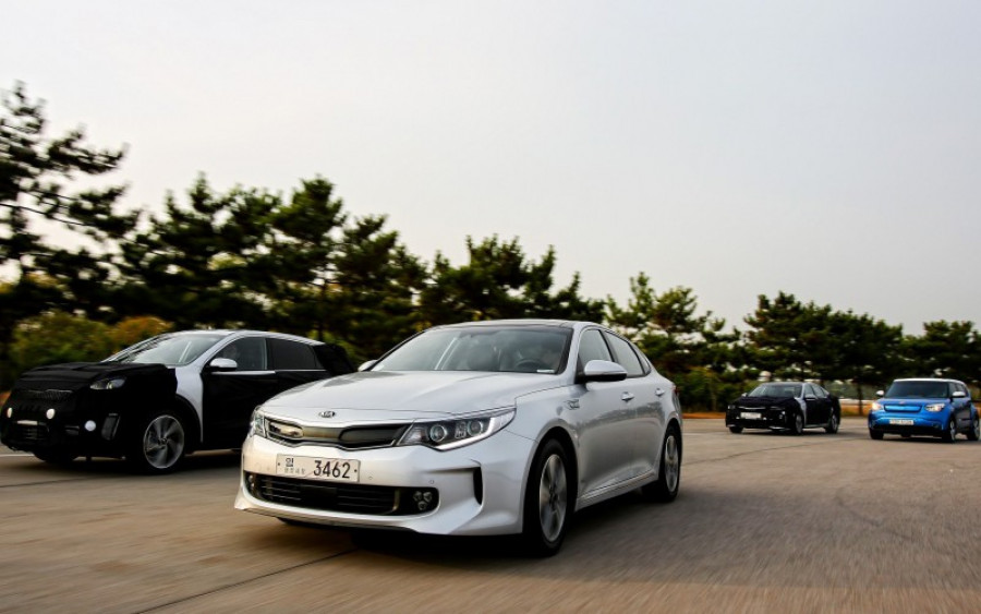 Kia eco vehicles counter clockwise from center vehicle all new optima hybrid niro hybrid all new opt 25876