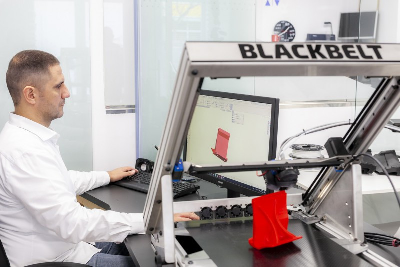 Felipe torrecilla uniqo con una blackbelt 3d foto xavier d arquer dobl... 51665