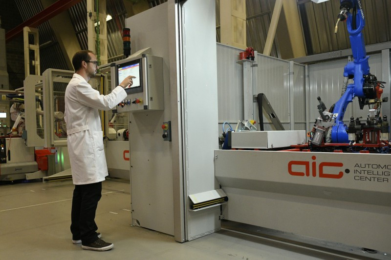 Centro automotive smart factory aic sisteplant 46538