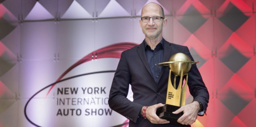 Imagen klaus bischoff jefe de diseno de volkswagen recogio el premio 1 43797
