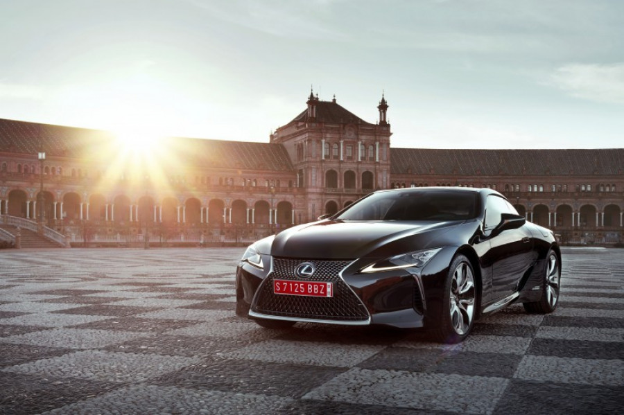 2016 lexus lc500h static 5 33930