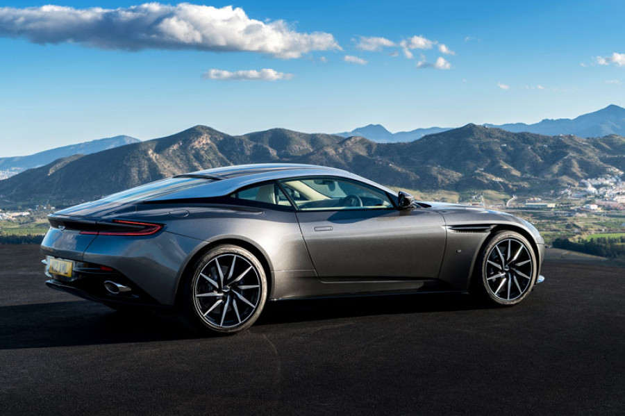 Aston martin db11 25159 28375