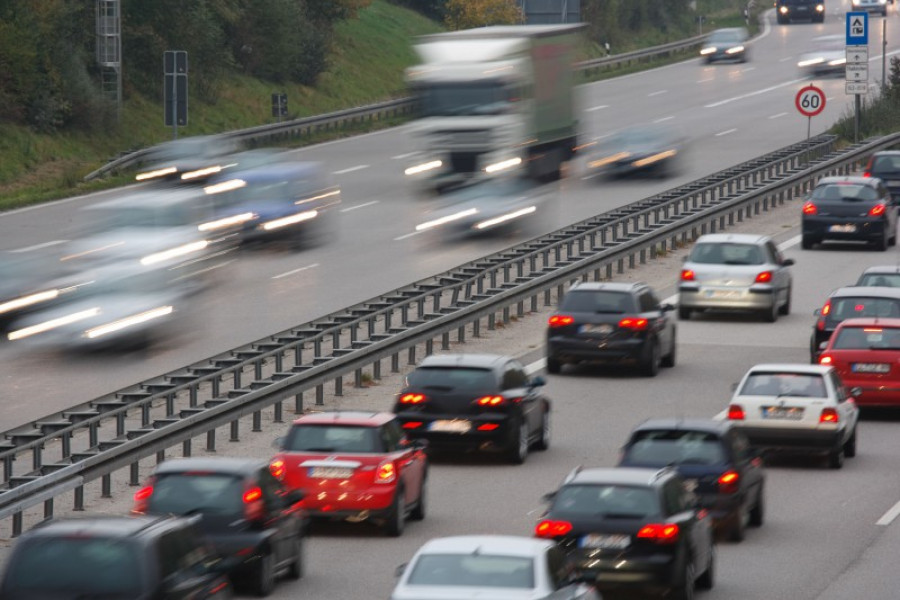 Coches en carretera 24219