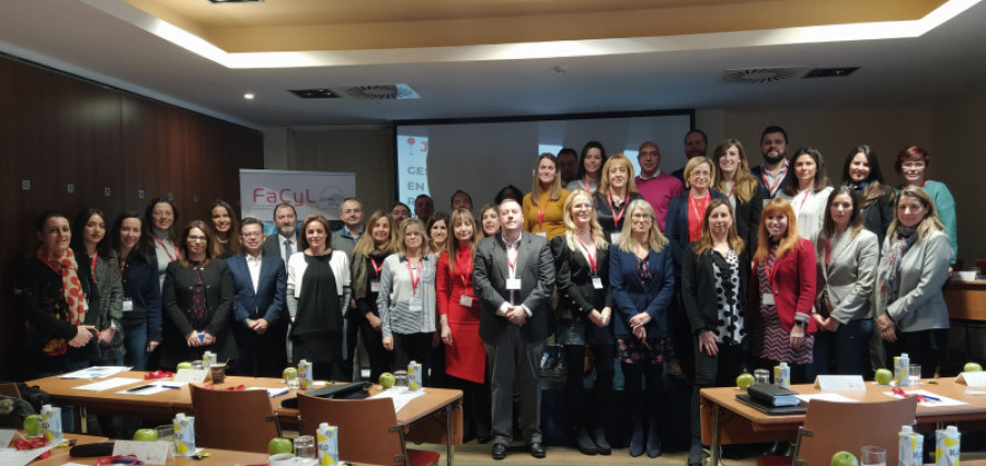 Foto familia jornada facyl 200120 56549