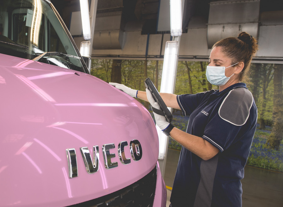 IVECO Valladolid  Día Internacional contra el cáncer de mama