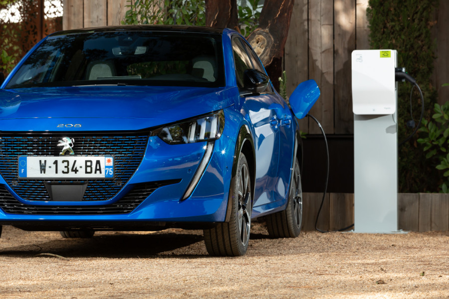 PEUGEOT e 208 e e 2008 OGGI ANCHE CON CARICATORE DI BORDO DA 11 kW (1)
