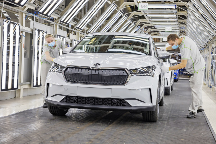Koda auto inicia la produccion en serie del enyaq iv en su planta principal en mlada boleslav
