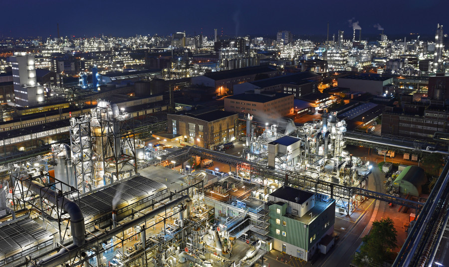 P166 Nachtaufnahme BASF 2018 00012 LA