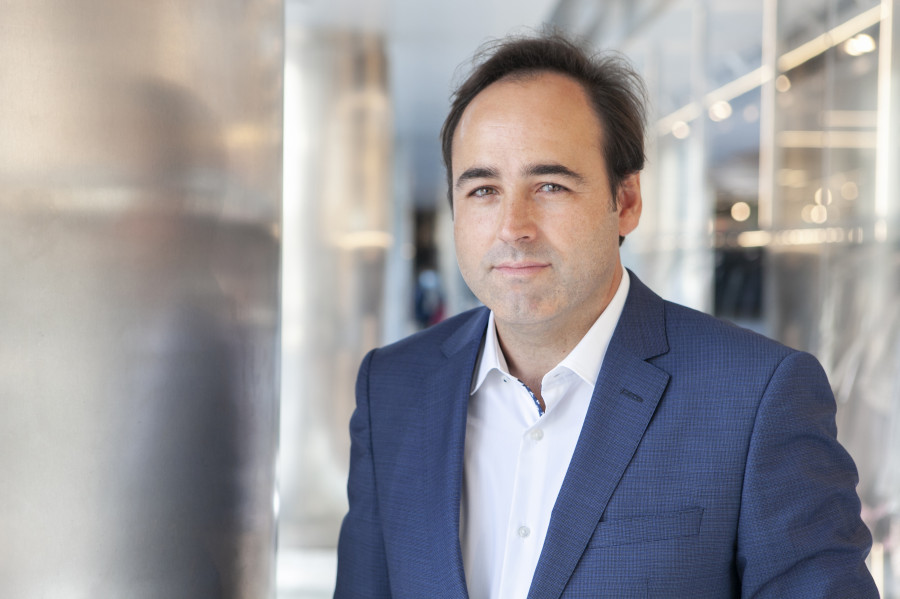Alberto Olivera smart