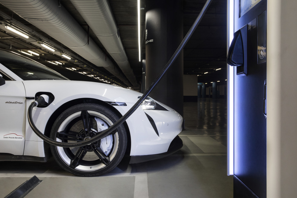 Centro Porsche Barcelona City Charging 02