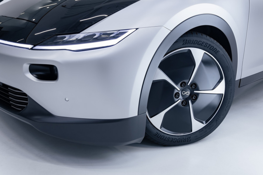 Bridgestone y LightYear