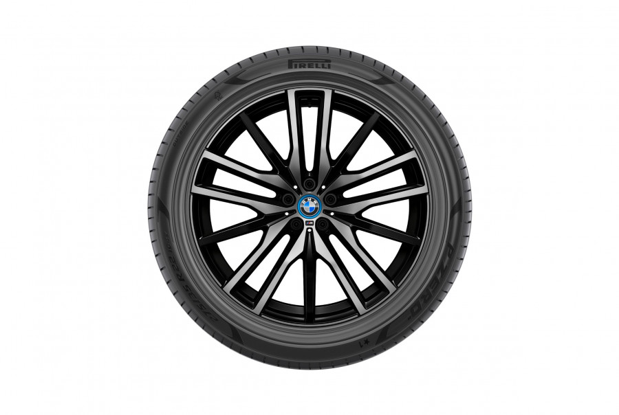 P Zero front lettering BMW Lr