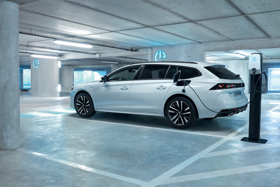 PEUGEOT 508PHEV SW 2019 002 FR 0