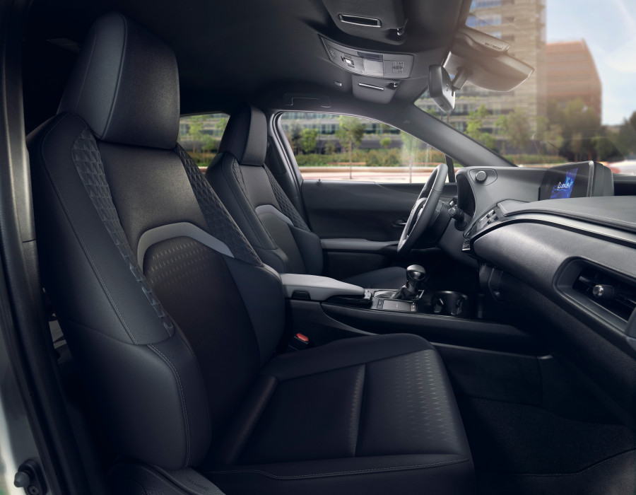 LEXUS UX 250h Sport Edition Hero shot MY21 EU 07
