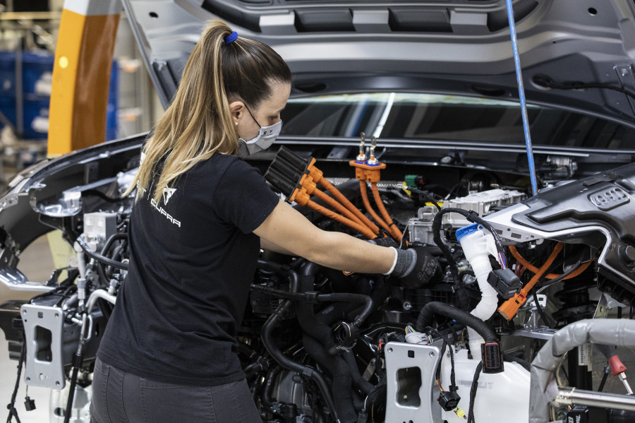 CUPRA boosts electrification and starts production of the Formentor e HYBRID 03 HQ
