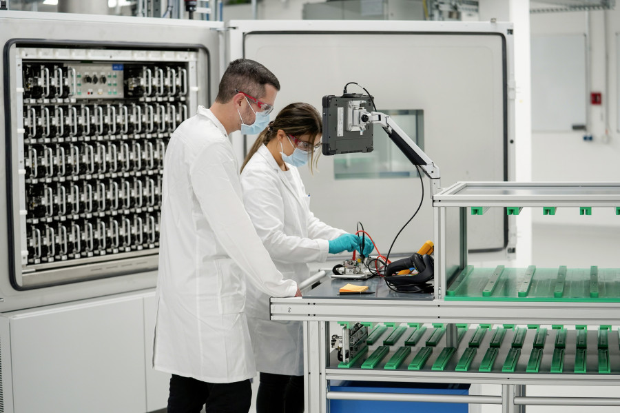 Nuevos laboratorios de baterias volkswagen da el siguiente paso hacia el desarrollo y la produccion de sus propias bateria