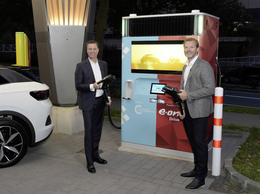 E on y volkswagen lanzan un cargador rapido con bateria de almacenamiento
