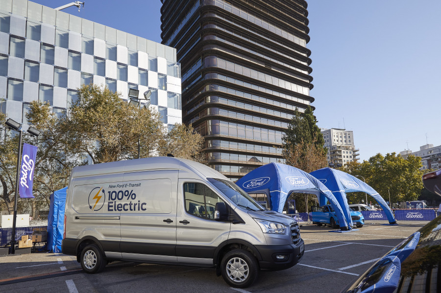 Ford eTransit ACERCANDO