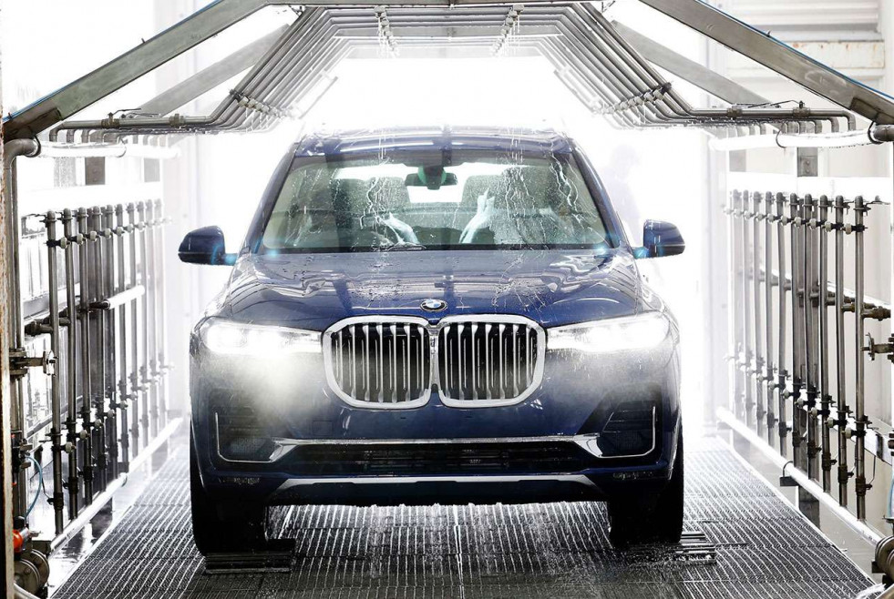 BMW 1280x854 Key Visual Wasser in der Produktion