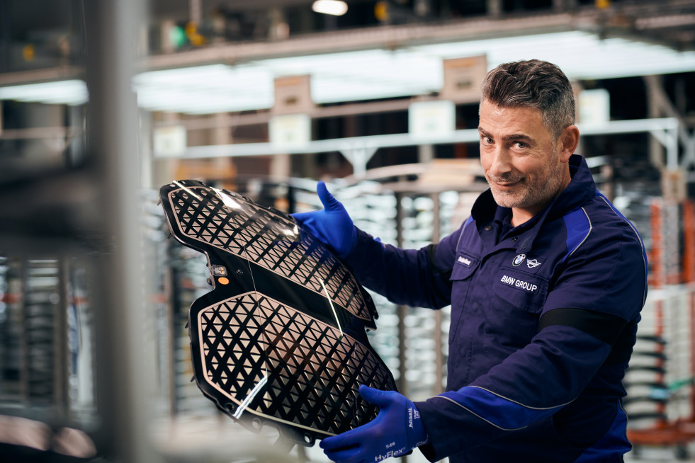 OERLIKON BMW 210921 Kunststoff Award Mehrfachauszeichnung fuer das BMW Group Werk Landshut (1)