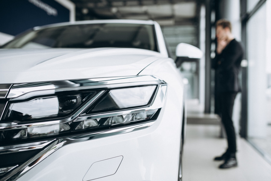 Man looking at car and thinking of purchase 1 scaled