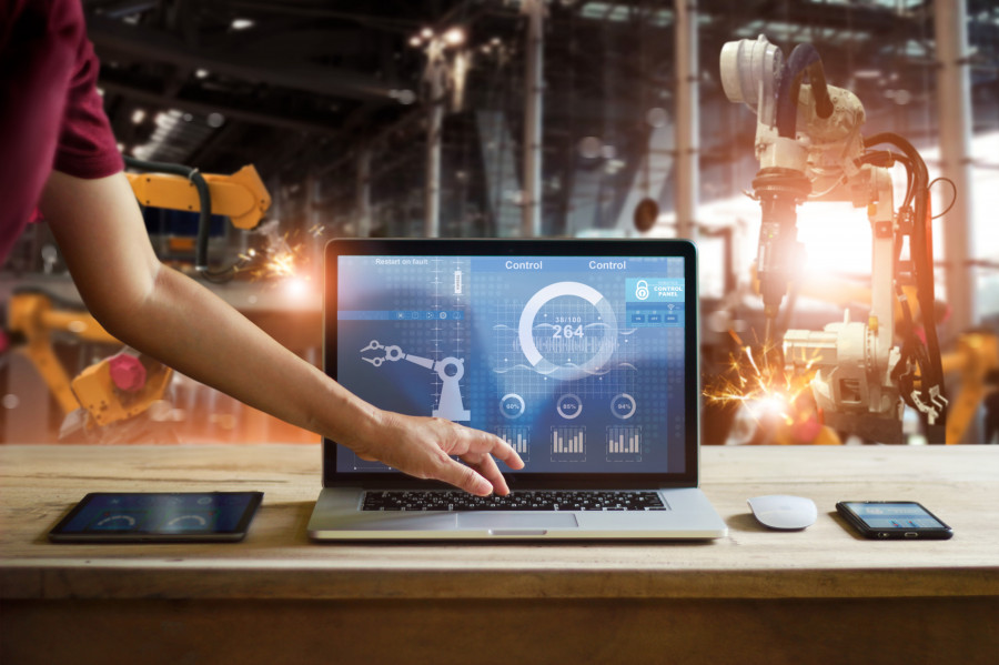 Control robots portatil industria 123rf