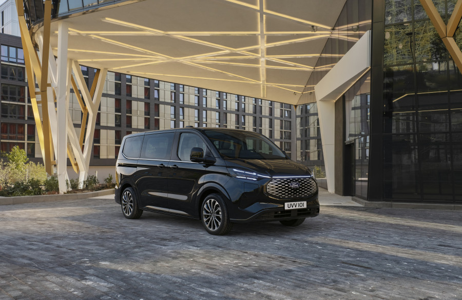 2022 FORD TOURNEO TITANIUM 01