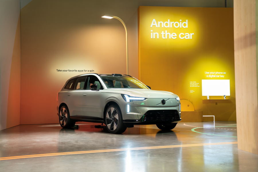 308398 Volvo EX90 at CES (1)