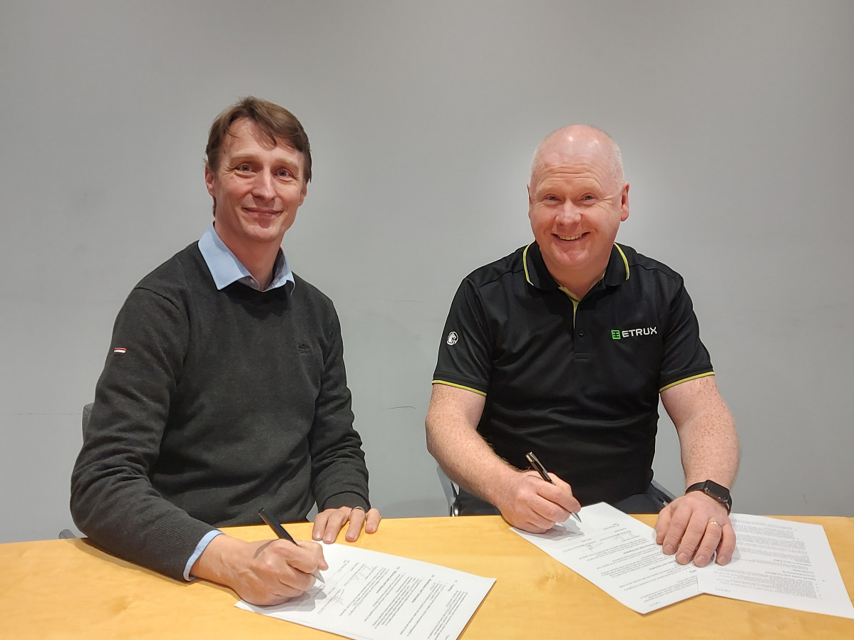 Neil Yates WEVC & Ronan Hamill of ETRUX MoU Signing