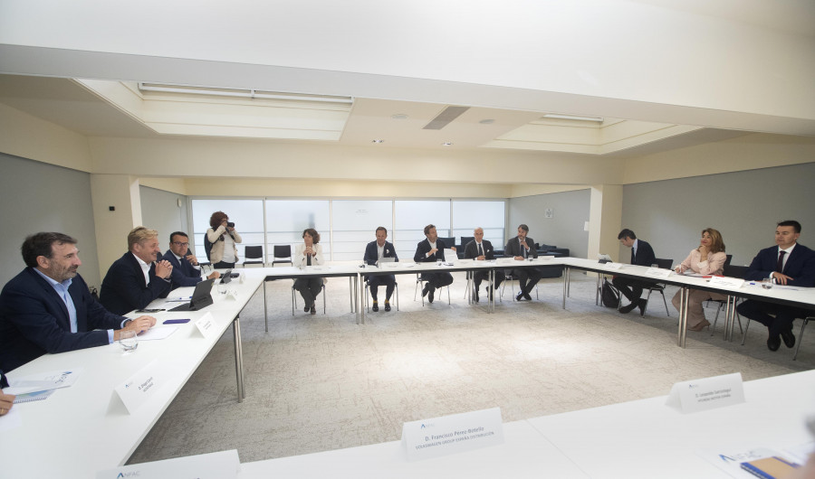 Junta Directiva ANFAC con ministra Transportes y ministro Industria   Automobile Barcelona 2
