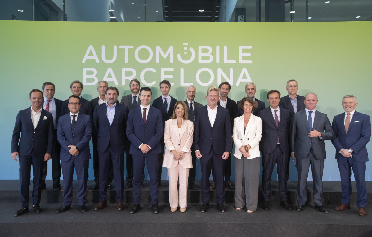Junta Directiva ANFAC con ministra Transportes y ministro Industria   Automobile Barcelona