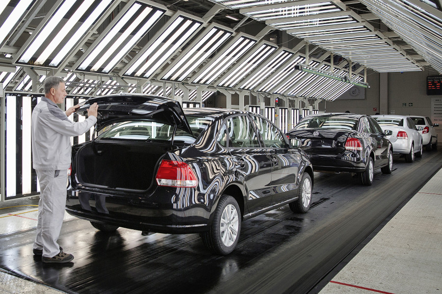 El grupo volkswagen produce el vehículo número 700 000 en kaluga