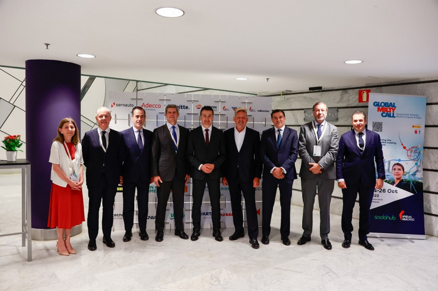 Foto familia Ministro  X Encuentro SERNAUTO