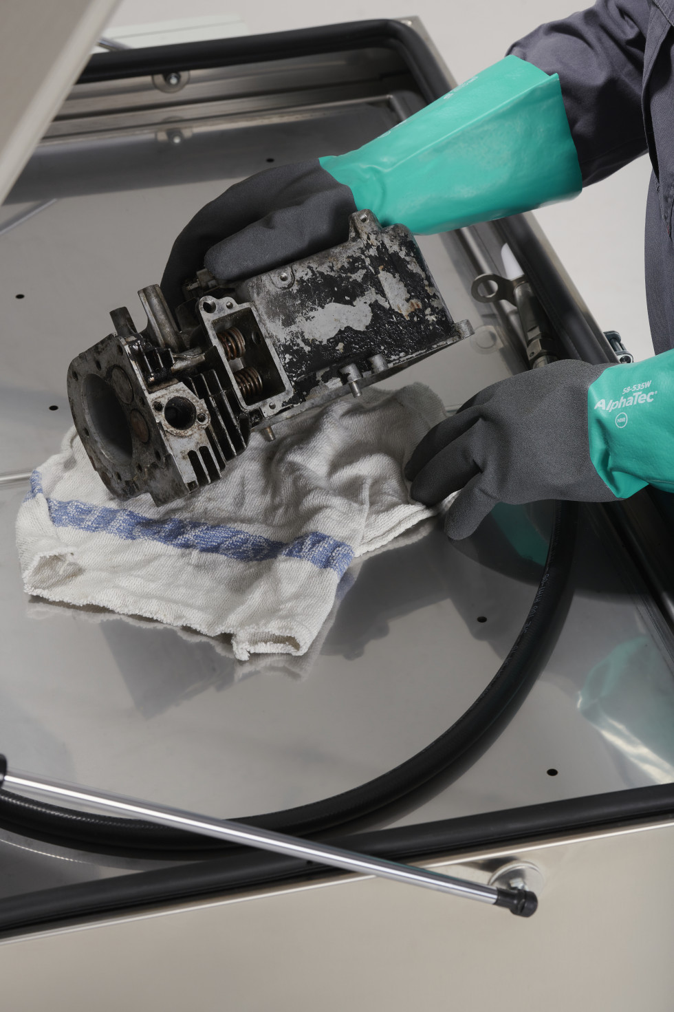 La combinación de paños reutilizables y máquina lavapiezas en el servicio completo de Mewa