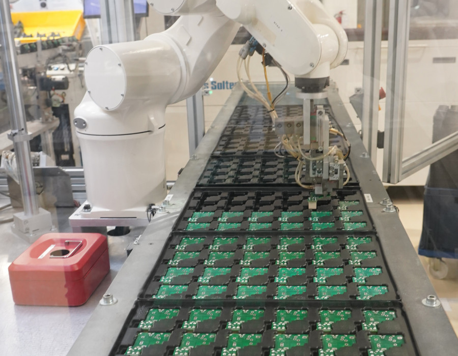 OMRON AEI automotive robot relay production portrait (1)