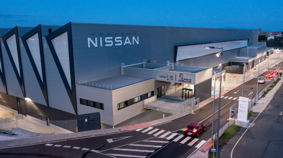1 NIssan Avila  8