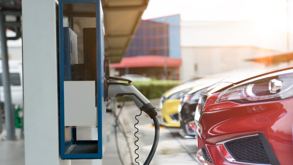 A partir del 1 de enero los centros comerciales tendran que tener 16.500 puntos de recarga para vehiculos electricos en sus aparcamientos