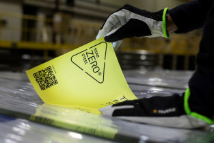 349865 Volvo Cars signs recycled steel deal with SSAB