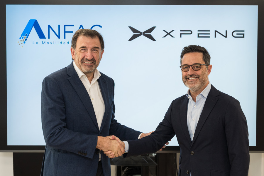 Adhesión XPeng ANFAC José López Tafall, DG ANFAC y Ignacio Román, General Manager Xpeng España